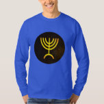 Menorah Flame T-Shirt<br><div class="desc">Eine digitale Darstellung der jüdischen siebenverzweigten Menorah (Hebräisch: מְ נ וֹ רָ ). Die siebenverzweigte Menorah, die im tragbaren Set von Moses in der Wildnis und später im Tempel in Jerusalem verwendet wird, ist seit der Antike ein Symbol des Judentums und das Emblem des modernen Staat Israel. Der Kohanim zündete...</div>