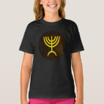 Menorah Flame T-Shirt<br><div class="desc">Eine digitale Darstellung der jüdischen siebenverzweigten Menorah (Hebräisch: מְ נ וֹ רָ ). Die siebenverzweigte Menorah, die im tragbaren Set von Moses in der Wildnis und später im Tempel in Jerusalem verwendet wird, ist seit der Antike ein Symbol des Judentums und das Emblem des modernen Staat Israel. Der Kohanim zündete...</div>