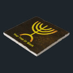 Menorah Flame Töpfeuntersetzer<br><div class="desc">Eine braune und goldene digitale Darstellung der jüdischen siebenverzweigten Menorah (Hebräisch: מְ נ וֹ רָ ‎). Fügen Sie Ihren eigenen Text hinzu. Die siebenverzweigte Menorah, die im tragbaren Set von Moses in der Wildnis und später im Tempel in Jerusalem verwendet wird, ist seit der Antike ein Symbol des Judentums und...</div>