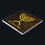 Menorah Flame Töpfeuntersetzer<br><div class="desc">Eine braune und goldene digitale Darstellung der jüdischen siebenverzweigten Menorah (Hebräisch: מְ נ וֹ רָ ). Fügen Sie Ihren eigenen Text hinzu. Die siebenverzweigte Menorah, die im tragbaren Set von Moses in der Wildnis und später im Tempel in Jerusalem verwendet wird, ist seit der Antike ein Symbol des Judentums und...</div>