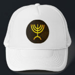 Menorah Flame Truckerkappe<br><div class="desc">Eine digitale Darstellung der jüdischen siebenverzweigten Menorah (Hebräisch: מְ נ וֹ רָ ). Die siebenverzweigte Menorah, die im tragbaren Set von Moses in der Wildnis und später im Tempel in Jerusalem verwendet wird, ist seit der Antike ein Symbol des Judentums und das Emblem des modernen Staat Israel. Der Kohanim zündete...</div>