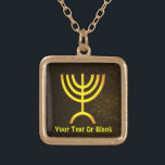 Menorah Flame Vergoldete Kette<br><div class="desc">Eine digitale Darstellung der jüdischen siebenverzweigten Menorah (Hebräisch: מְ נ וֹ רָ ). Die siebenverzweigte Menorah, die im tragbaren Set von Moses in der Wildnis und später im Tempel in Jerusalem verwendet wird, ist seit der Antike ein Symbol des Judentums und das Emblem des modernen Staat Israel. Der Kohanim zündete...</div>