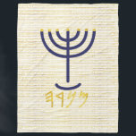 Menorah Fleecedecke<br><div class="desc">Menorah mit Paleo Hebräisch Schrift. Der Hintergrund liest (in Paleo Hebräisch 'YHUH Shalom Alaykim / YHUH's Peace be upon you). Personalisieren Sie das, indem Sie Ihren eigenen Namen hinzufügen. Um dies zu Ihrem eigenen Design "Klicken Sie auf "Weitere Anpassungen" ... oder "Dieses Design übertragen", um das gleiche Design auf ein...</div>