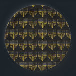 Menorah Hanukkah Candles Festliche Menorah Elegant Pappteller<br><div class="desc">Imitate Goldfolie menorah Kerzen für Ihre Hanukka Feier. Whimsical menorah Illustration mit weißen Sternen bedeckte Himmelskerzen auf einem Imitat Gold menorah Kerzenständer. Menorah elegante Sterne Hanukkah illustrierte Design Geschenke und Papierprodukte.</div>