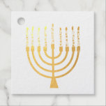 Menorah Hanukkah Celestial Candles Wedding Geschenkanhänger<br><div class="desc">Imitate Goldfolie menorah Kerzen für Ihre Hanukka Feier. Whimsical menorah Illustration mit weißen Sternen bedeckte Himmelskerzen auf einem Imitat Gold menorah Kerzenständer. Menorah elegante Sterne Hochzeit Hanukkah illustrierte Design Geschenke und Papierprodukte.</div>