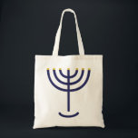 Menorah Icon Tragetasche<br><div class="desc">Menorah ist aus den Briefen gemacht: Menorah: Mem, Nun, Resh, Hey Mem - Chaos Mighty Blood Nun - Weiter Son Resh - Erste Top Beginning Hey - Schauen Sie Reveal Atemzug Exo 25:31 Und du sollst einen Kerzenhalter aus reinem Gold machen: von geschlagenem Werk wird der Kerzenhalter gemacht werden: seine...</div>