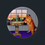 Menorah Katze Button<br><div class="desc">So ist die Katze ein Redhead,  den er ein Ashkenazi ist!  Und es ist Sonnenuntergang,  also wird er auf sein kippah gesetzt,  beleuchtet er die Kerzen und das Sprichwort die Gebete und erinnert daran sich,  dass ein großes Wunder dort geschah.</div>