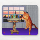 Menorah Katze Mousepad<br><div class="desc">So ist die Katze ein Redhead,  den er ein Ashkenazi ist!  Und es ist Sonnenuntergang,  also wird er auf sein kippah gesetzt,  beleuchtet er die Kerzen und das Sprichwort die Gebete und erinnert daran sich,  dass ein großes Wunder dort geschah.</div>
