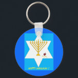Menorah Key Chain Schlüsselanhänger<br><div class="desc">Hanukah dreht sich um die Botschaft von Licht und Liebe. Mit einem Urlaubssymbol wärmen Sie sich immer mit der Urlaubsbotschaft - auch jenseits von Hanukah.</div>