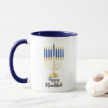 Menorah mit Lights Happy Hanukkah Tasse<br><div class="desc">Dieses Design ist besonders geeignet für das Feiern der Hanukkah-Saison. Es zeigt unsere originale Menorah-Vektorgrafik mit Skripttext-Kalligrafie,  "Happy Hanukkah" Gruß.  Composite Design von Holiday Hearts Designs (Rechte vorbehalten).</div>