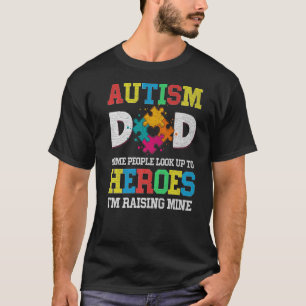Mens Autismus Vater Einige Leute schauen auf ihren T-Shirt