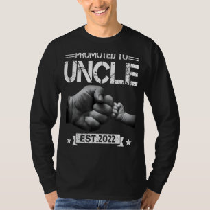 Mens, die zum ersten Mal an Onkel 2022 weitergelei T-Shirt