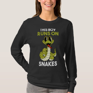 Mens, dieser Junge läuft auf Schlangen T-Shirt
