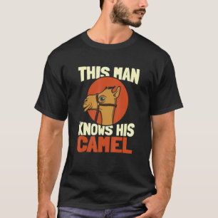 Mens dieser Mann kennt seine Kamele Dromedar Desse T-Shirt