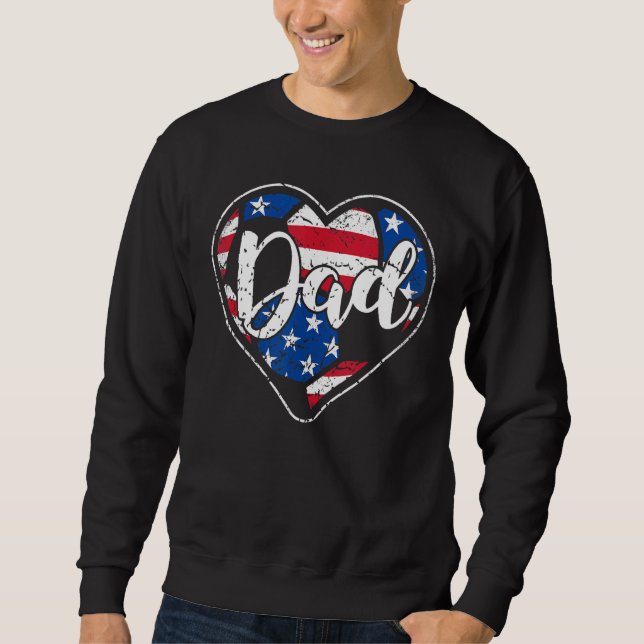 Mens Distressed American Flag Herz Fußball Vater F Sweatshirt (Vorderseite)
