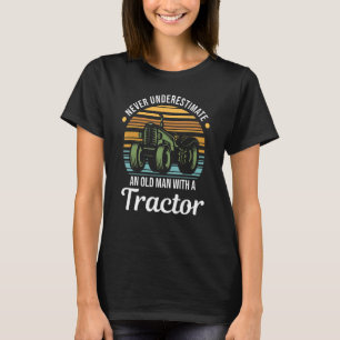 Mens Farmer Unterschätze niemals einen alten Mann T-Shirt
