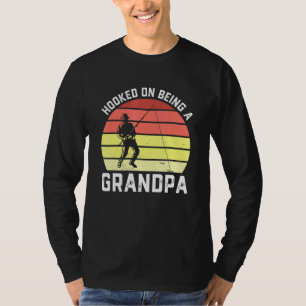Mens Fischen Großvater Fischer ist süchtig nach ei T-Shirt