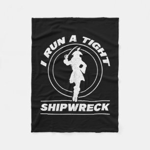 Mens führen ein straffes Schiffswrack karibischer Fleecedecke