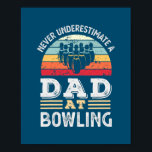 Mens Funny Vater im Bowling Vaters Day Mens Poster<br><div class="desc">Mens Funny Vater bei Bowling Vathers Day Mens Geschenk. Perfektes Geschenk für Ihren Vater,  Mama,  Papa,  Männer,  Frauen,  Freunde und Familienmitglieder am Erntedank Tag,  Weihnachten,  Muttertag,  Vatertag,  4. Juli,  1776 Unabhängiger Tag,  Veteranen Tag,  Halloween,  Patrick's Day</div>