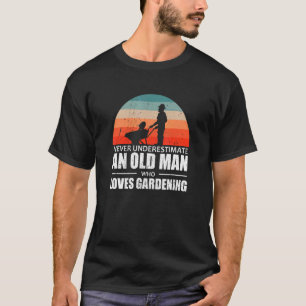 Mens Gardener unterschätzt nie einen alten Mann, d T-Shirt