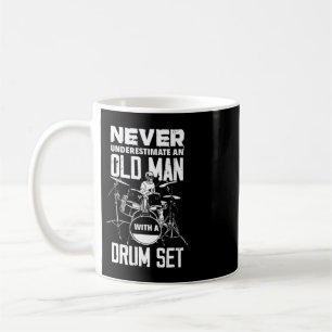 Mens Guitarist Gifts Never Underestimate An Old Ma Kaffeetasse