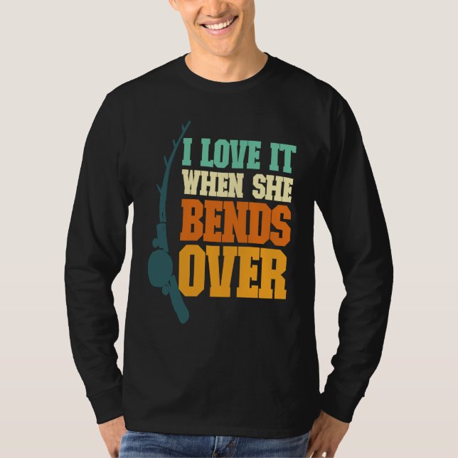 Mens I Love It When She Bends Over Fisher Rod Fish T-Shirt (Vorderseite)