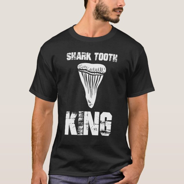 Mens Jurassic Fossil digging World   Shark Tooth K T-Shirt (Vorderseite)