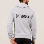 Mens Just Married Hoodie<br><div class="desc">Diese weiche Zip-Kapuze von Bella ist für den Bräutigam zum Entspannen geeignet, in einer Heather Gray Farbe mit einem Just Married Text auf der Rückseite gezeigt. Passen Sie dieses Objekt an oder kaufen Sie, wie es ist.</div>