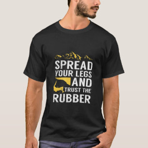 Mens klettern für einen Felskletter T-Shirt