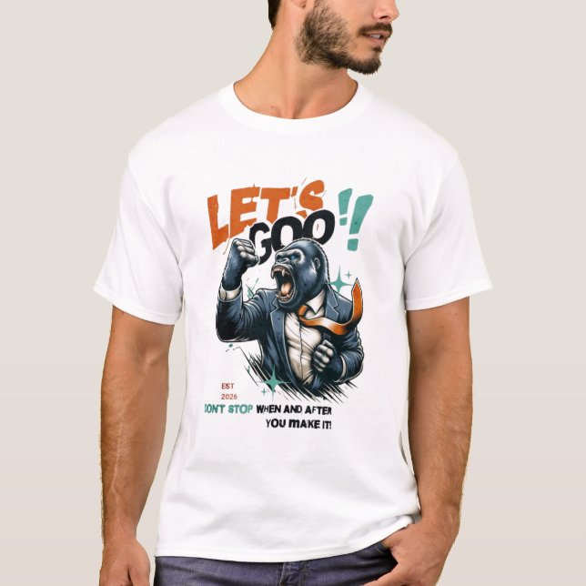 MEN'S LET'S GOO LESSONS LEARN BASIC TEE (Vorderseite)