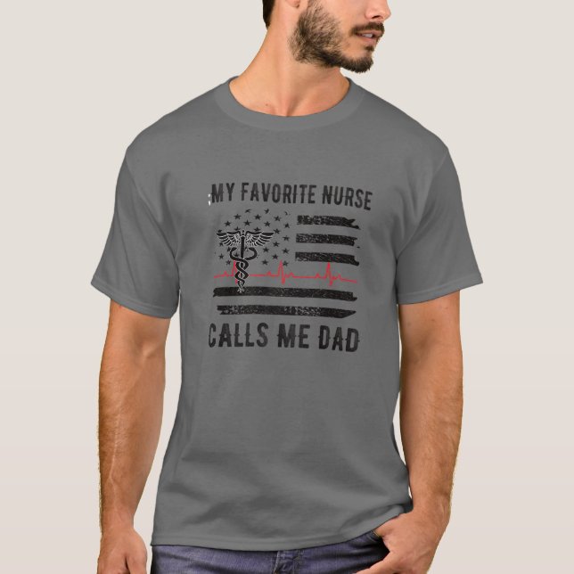 Mens Meine Lieblingsschwester nennt mich Vater Vat T-Shirt (Vorderseite)