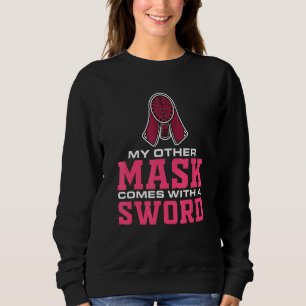 Mens meine Maske kommt mit einem Schwertgefühl kon Sweatshirt