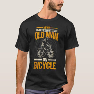 Mens Mens Bike unterschätzt nie einen alten Mann a T-Shirt