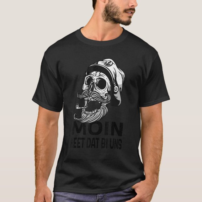 Mens Moin Heet Dat Bi Uns Flat German Skull Captai T-Shirt (Vorderseite)
