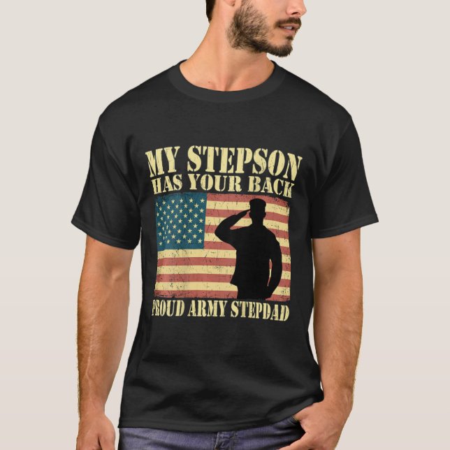 Mens My Stepson hat deinen Rücken - die stolze Arm T-Shirt (Vorderseite)