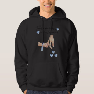 Mens neuer Vater eines Jungen, der die Hände mit e Hoodie