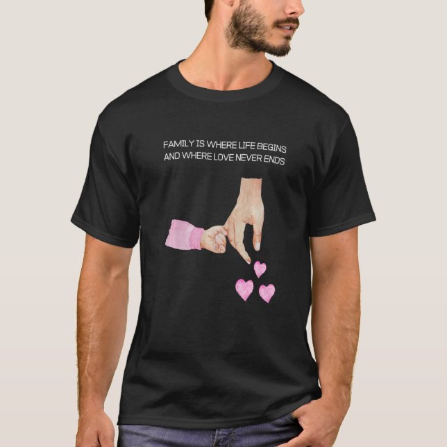 Mens neuer Vater und Tochter, die die Hände eines  T-Shirt (Vorderseite)