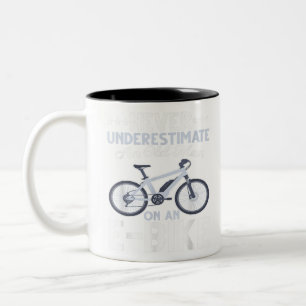 Mens Never Underestimate An Old Man On An Ebike Fu Zweifarbige Tasse