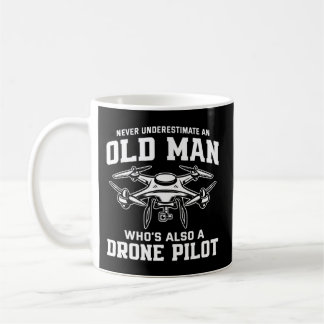 Mens Never Underestimate An Old Man Who&#39;s Also Kaffeetasse