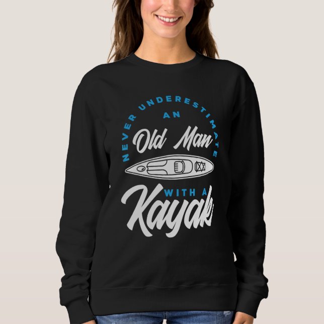 Mens Never Underestimate An Old Man With A Kayak   Sweatshirt (Vorderseite)