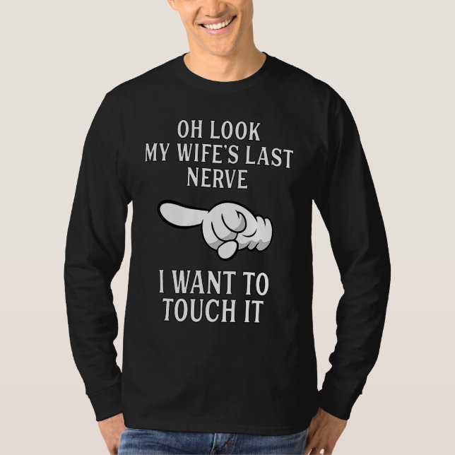 Mens Oh Look My Wife's Last Nerve  Husband Wife T-Shirt (Vorderseite)