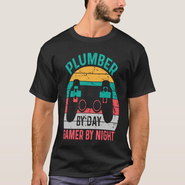 Men's  Plumber By Day Gamer By Night T-Shirt (Vorderseite)