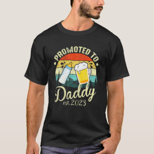 Mens Retro hat zu Daddy Est geworben. Erster Vater T-Shirt