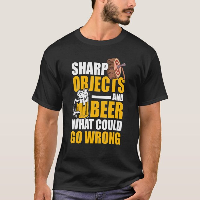 Mens Sharp Objects And Beer What Could Go Wrong T-Shirt (Vorderseite)