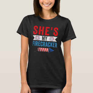 Mens Sie ist mein Firecracker Seine und ihre 4. Ju T-Shirt