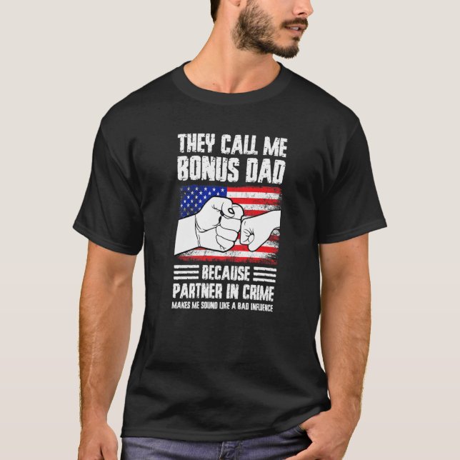 Mens they call me bonus dad because partner in cri T-Shirt (Vorderseite)