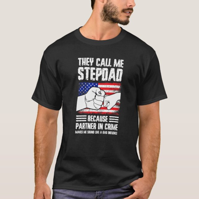 Mens they call me stepdad because partner in crime T-Shirt (Vorderseite)