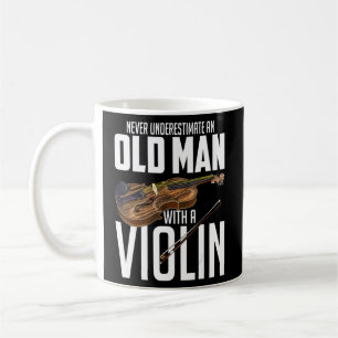 Mens Violinist unterschätzt nie einen alten Mann m Kaffeetasse