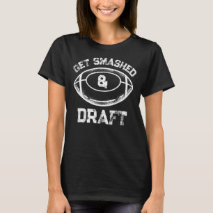 Mens werden zerschlagen und fantasiefußballdrinki T-Shirt