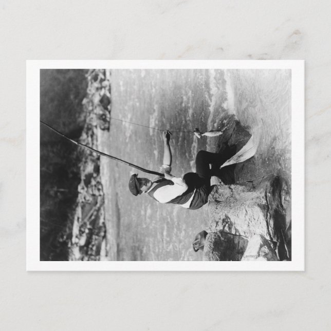 Mensch Fischen und Landung Zwei Fische auf einmal  Postkarte (Vorderseite)